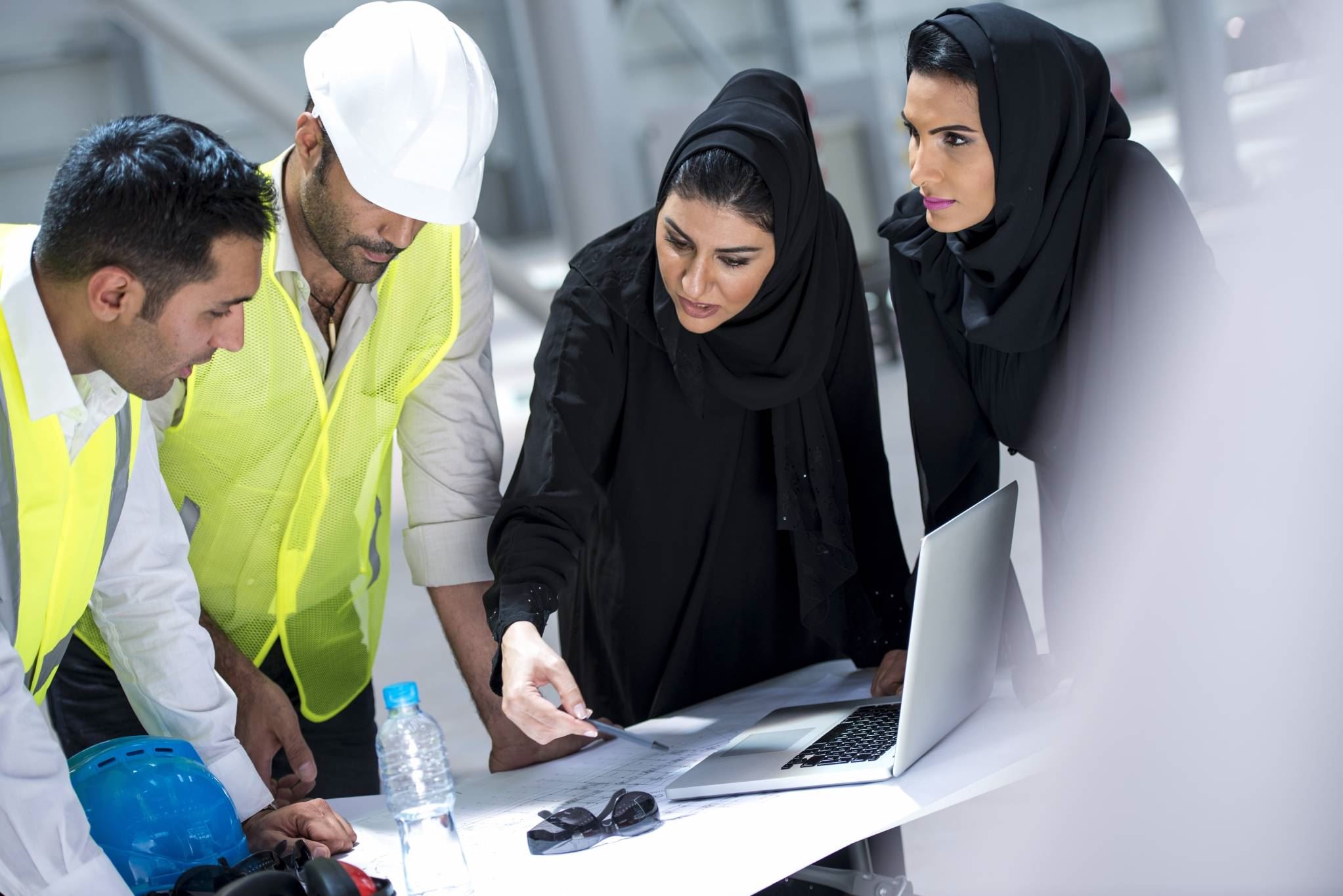 عن الفقر والكرامة والعمل الخيري والمرأة