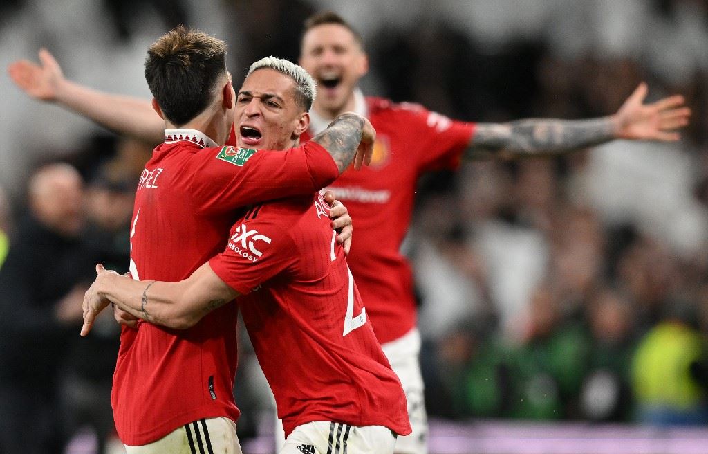 يونايتد المتوهج يواجه اختبار الغريم ليفربول الطامح للثبات