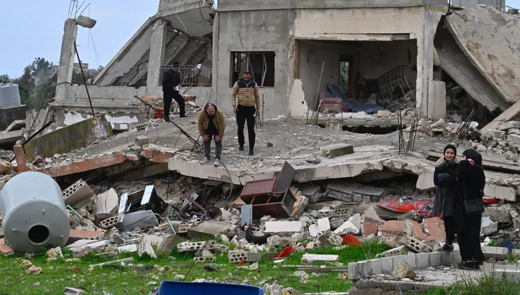 الجنوبيون عادوا إلى خيم أمام المنازل المدمّرة؟