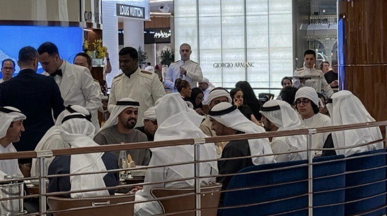 الرئيس الاماراتي في دبي مول