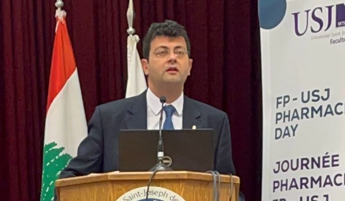 نقيب صيادلة لبنان جو سلوم خلال افتتاح المؤتمر الصيدلاني المنعقد في جامعة القديس يوسف.