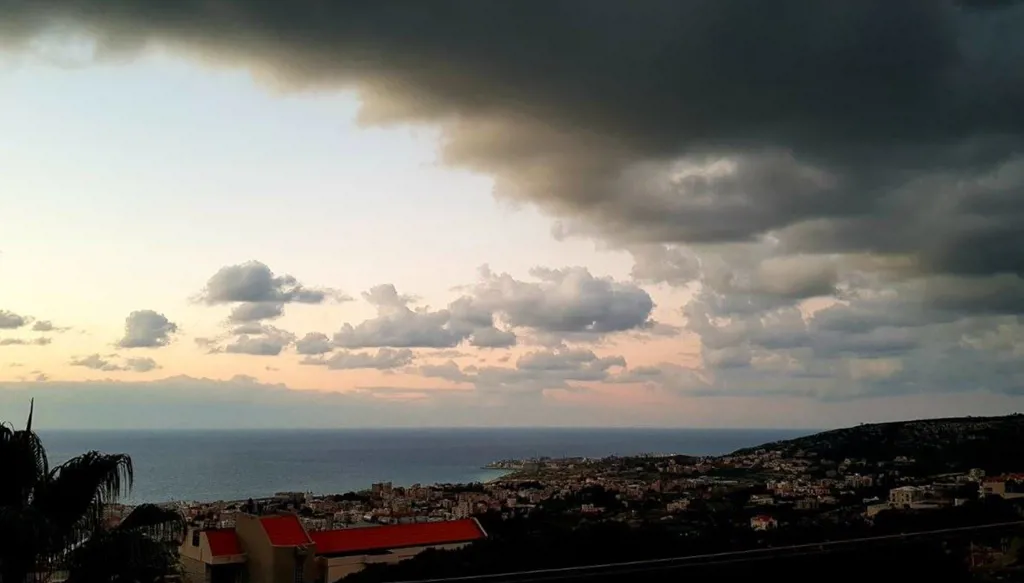 طقس مستقرّ حتى يوم السبت... منخفض جوي يصل وبرق ورعد!