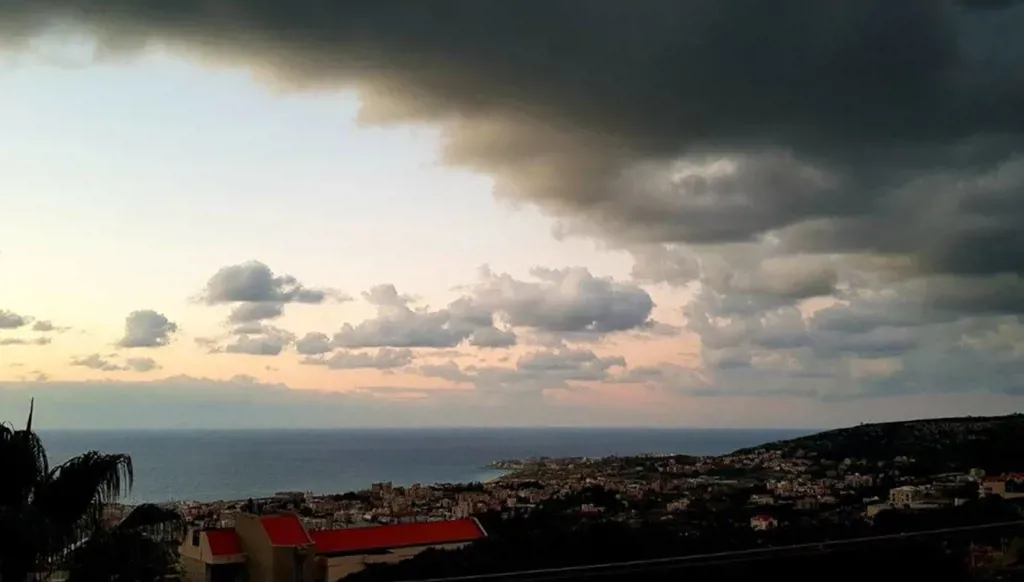 برق ورعد ورياح ناشطة... إليكم طقس لبنان في الأيام المقبلة