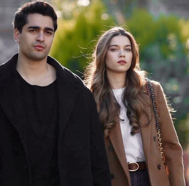 مسلسل "طائر الرفراف" يتعرض لموجة غضب بسبب حلقاته الأخيرة.. ومارت رمضان وأفرا أوغلو ينفيان وجود علاقة بينهما