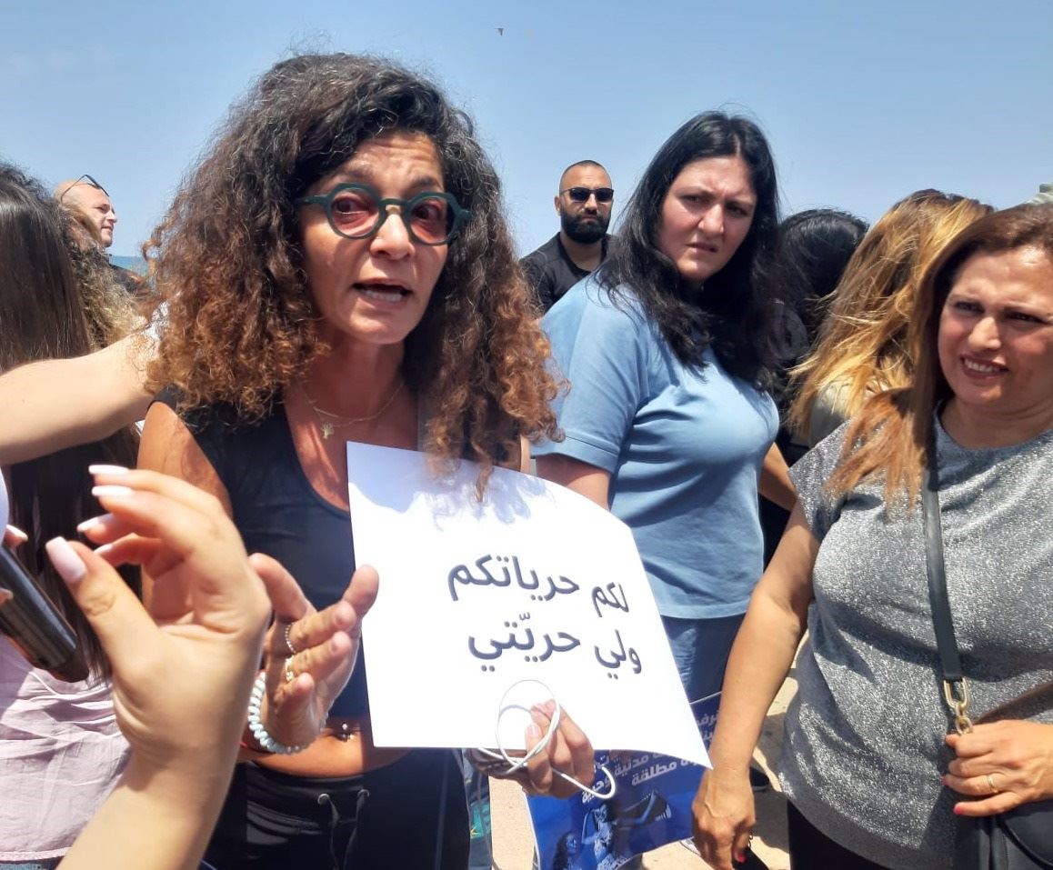 ميساء اللبنانية تردّ التحية لمهسا الإيرانية