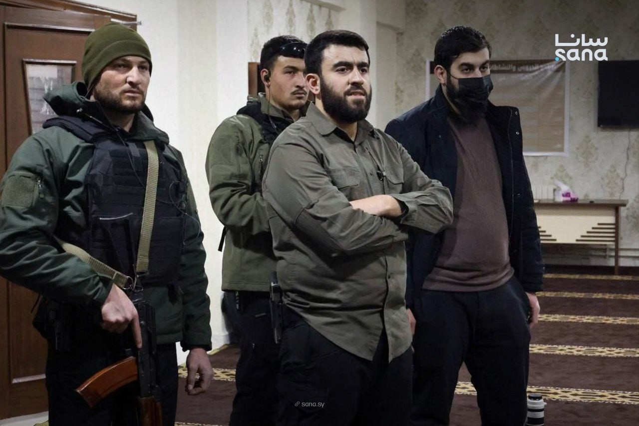 قائد الأمن الداخلي في حلب يلتقي عدداً من المنشقين عن تنظيم قسد (سانا)