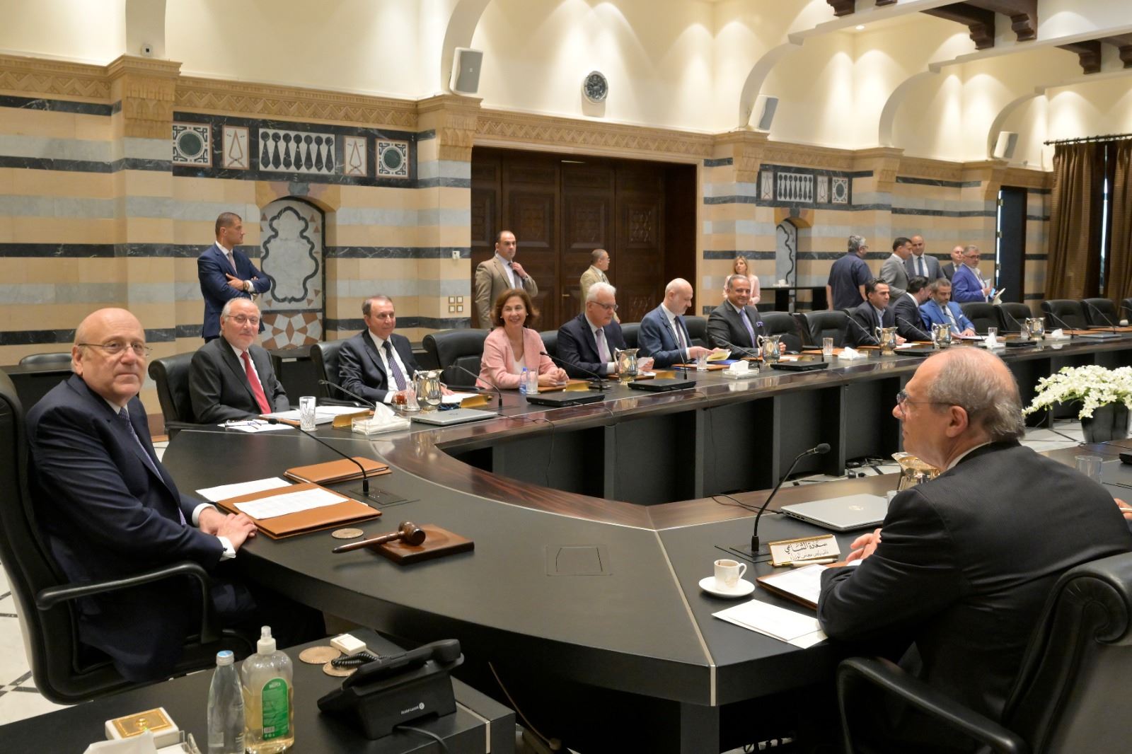 الجلسة الـ12: أزعور فائزاً... ولا رئيس