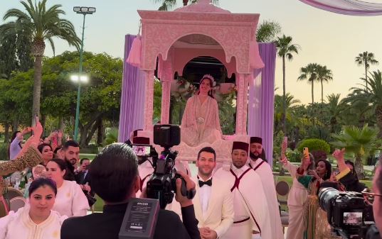 مراد يلدريم وإيمان الباني يحتفلان بعقيقة طفلتهما على الطريقة التقليدية المغربية (فيديو)