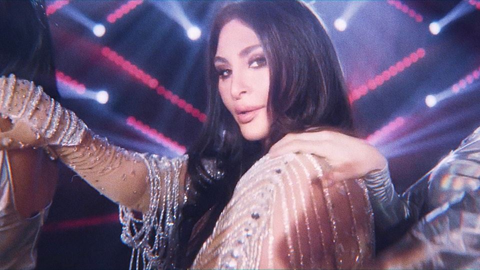 إليسا تتصدر "الترند" بأغنيتها الجديدة... "بتمايل على الـ Beat" (فيديو)