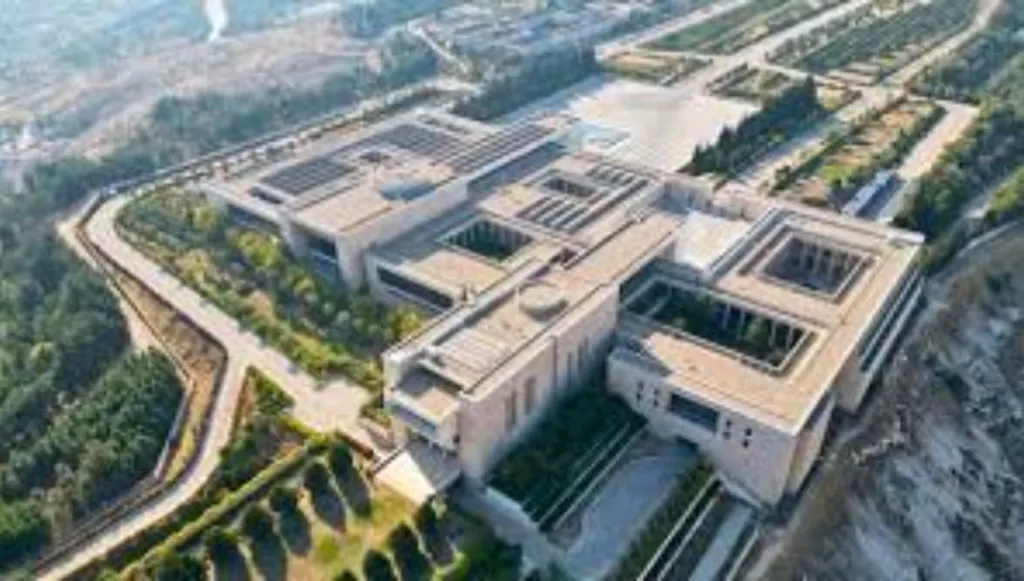 بعد أنباء عن تعرّضه لمحاولة اغتيال قرب قصر الشعب… مستشار الشرع: أنا بخير (فيديو)