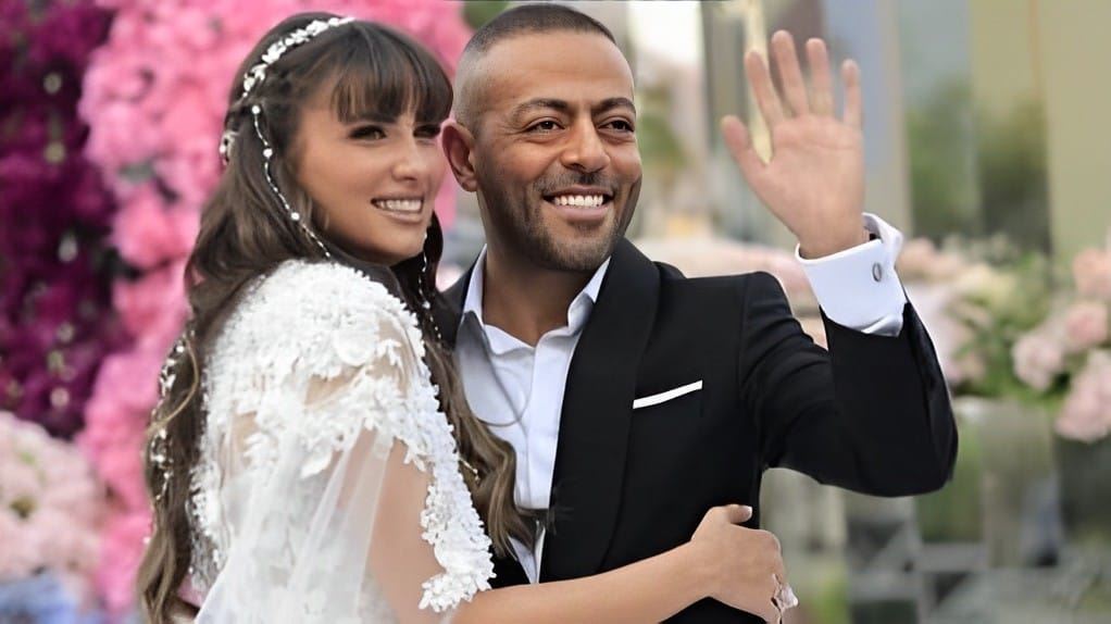 تامر عاشور يتصدّر "الترند" بلقطات من حفل زفافه.... ويهدي العروس أغنية جديدة (فيديو وصور)