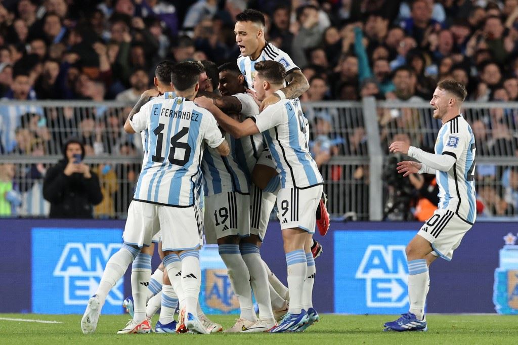 الأرجنتين تغرّد في الصدارة والبرازيل تسقط في فخ التعادل