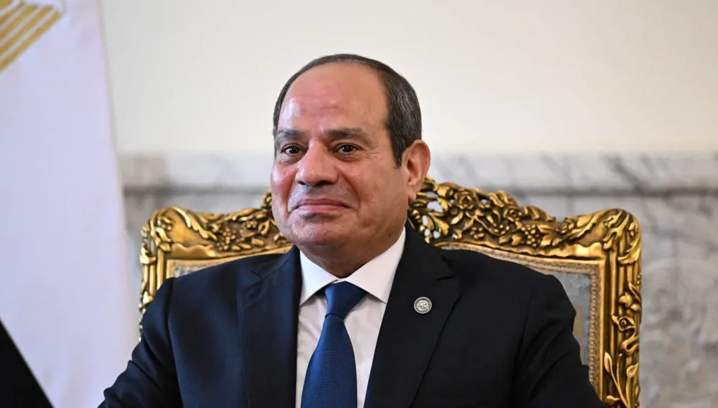 قادماً من البحرين... السيسي يصل السعودية ضمن جولة خليجية