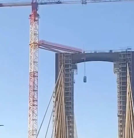 مرحاض يسقط من السماء (إكس)