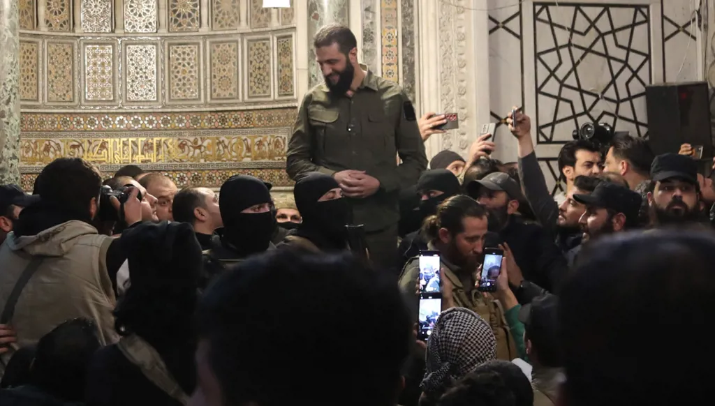 هؤلاء هم رجال الظل حول الجولاني