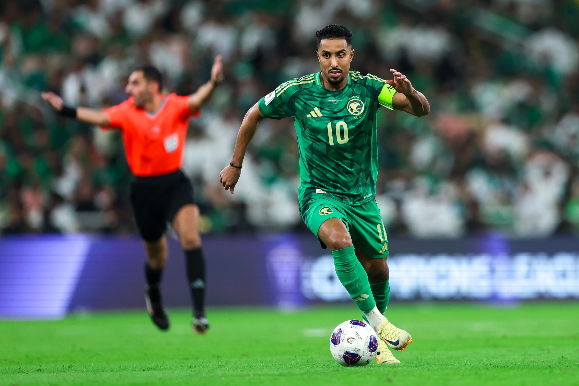 سالم الدوسري مع المنتخب السعودي. (وكالات)