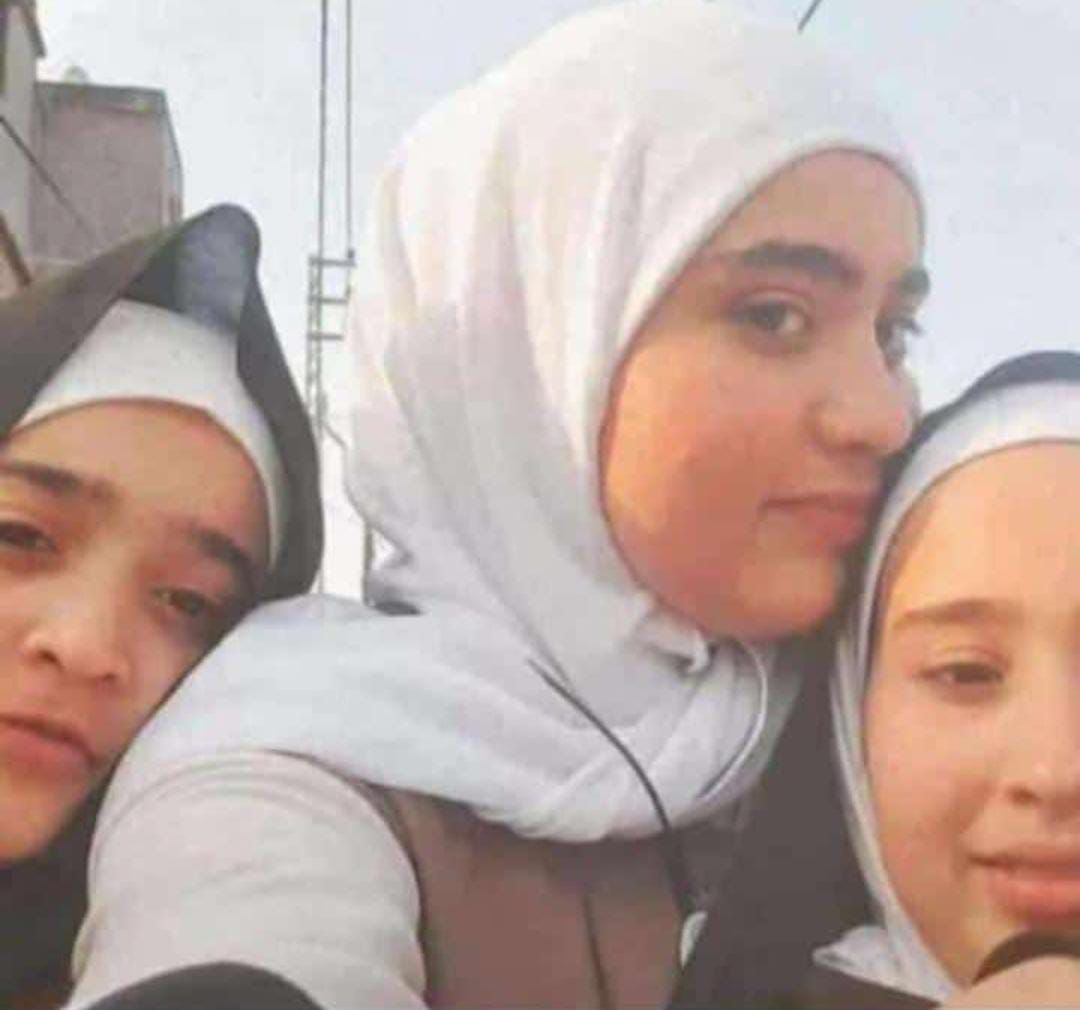 استشهاد ثلاث فتيات وجدتهن باستهداف إسرائيلي لسيارة في عيناتا... والخال يصرخ: "أين الانسانية؟" (فيديو)