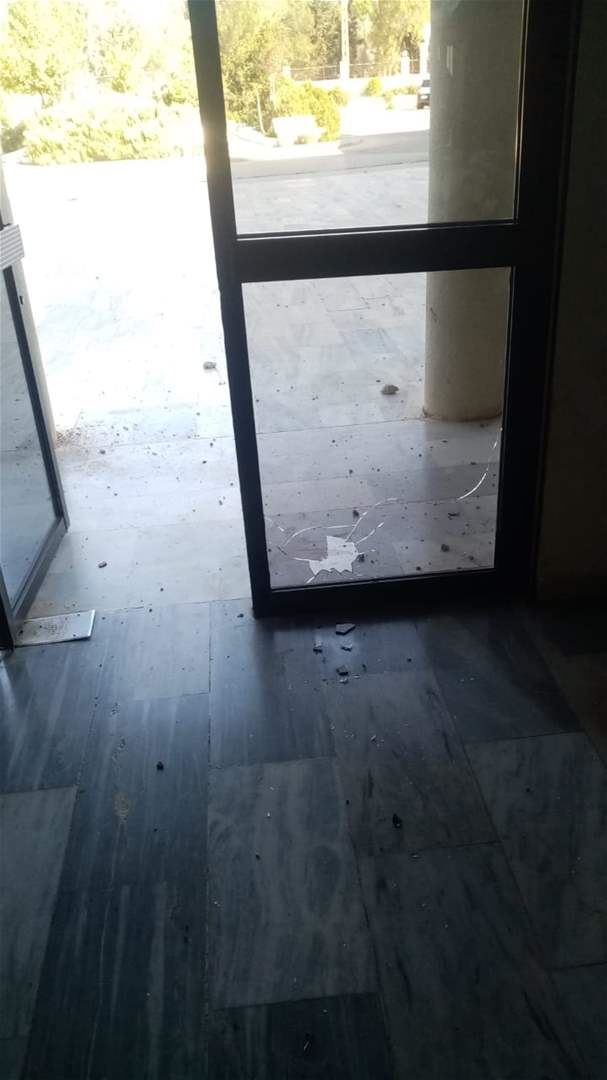 قصف إسرائيليّ على ميس الجبل وسقوط قذيفة في باحة مستشفى البلدة الحكوميّ... وزارة الصحة: تحدٍ صارخ للقوانين والمعاهدات الدولية