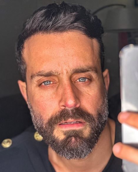 سعد رمضان بالكوفية الفلسطينية مؤدّياً "موطني" (فيديو)