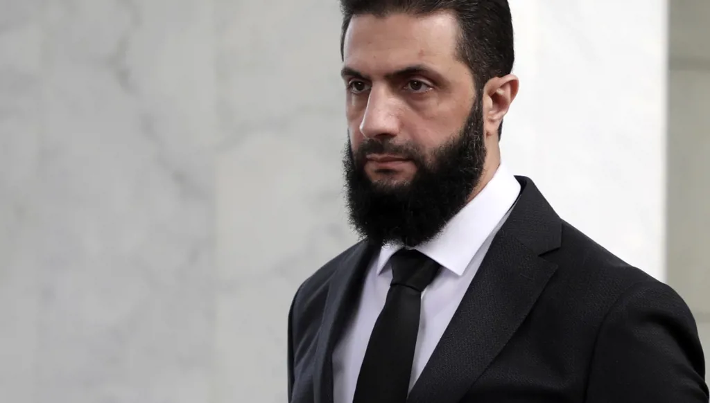 "لا غنائم حرب"... الشرع يغلّق مكتب شقيقه ويجرّد موظفين من سيارات فارهة