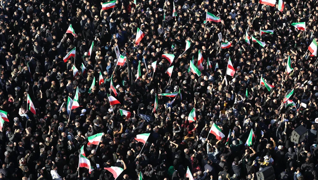 ساعات بعد حظر ترامب... "كلود" يقود العمليات الأميركية في الهجوم على إيران