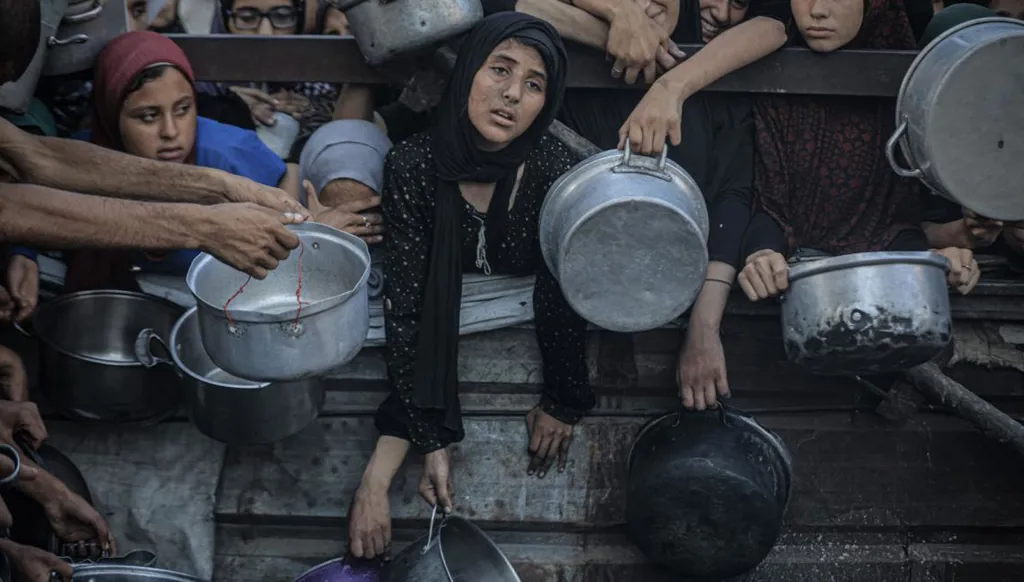 "الرصاص والتعب بدلاً من الطعام"... سكان غزة على شفا المجاعة وإنذارات إخلاء جديدة