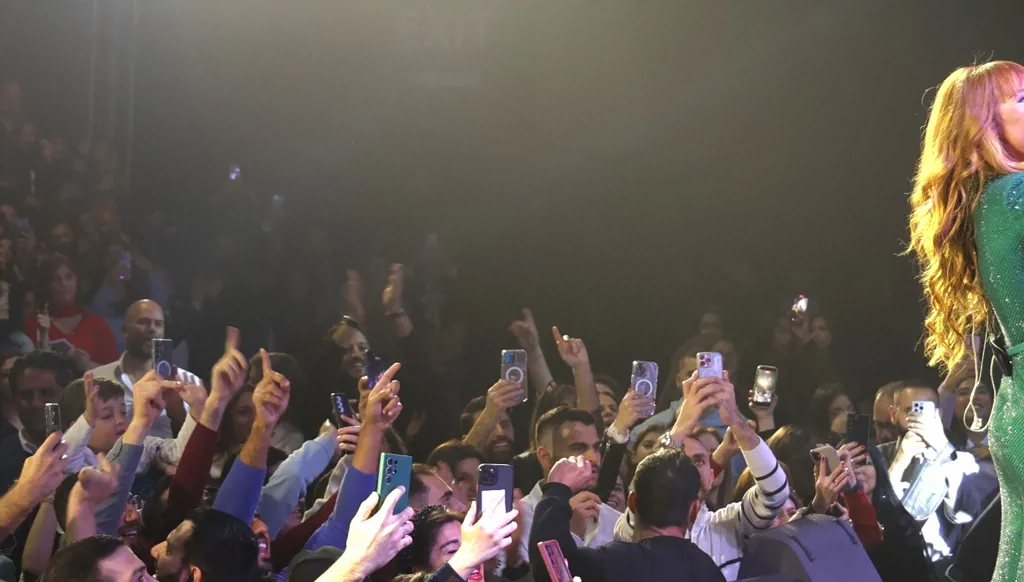 كارول سماحة في ليلة استثنائية في بيروت تُتوَّج بالفرح والحضور الجماهيري اللافت