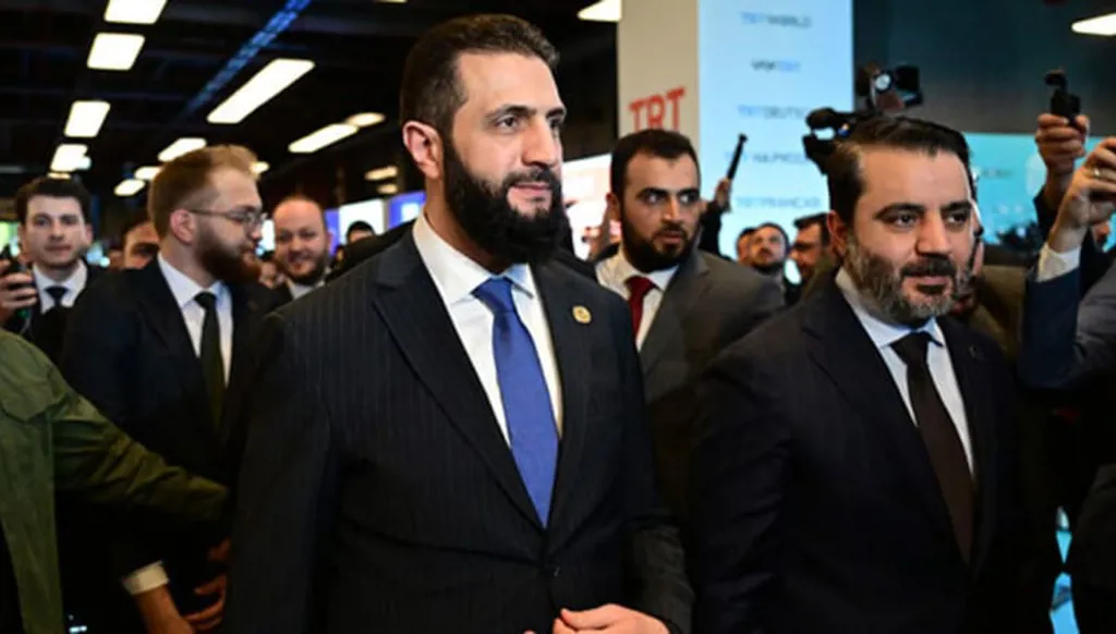 بالفيديو - تساؤلات حول الحراسة التي أحاطت أحمد الشرع في تركيا