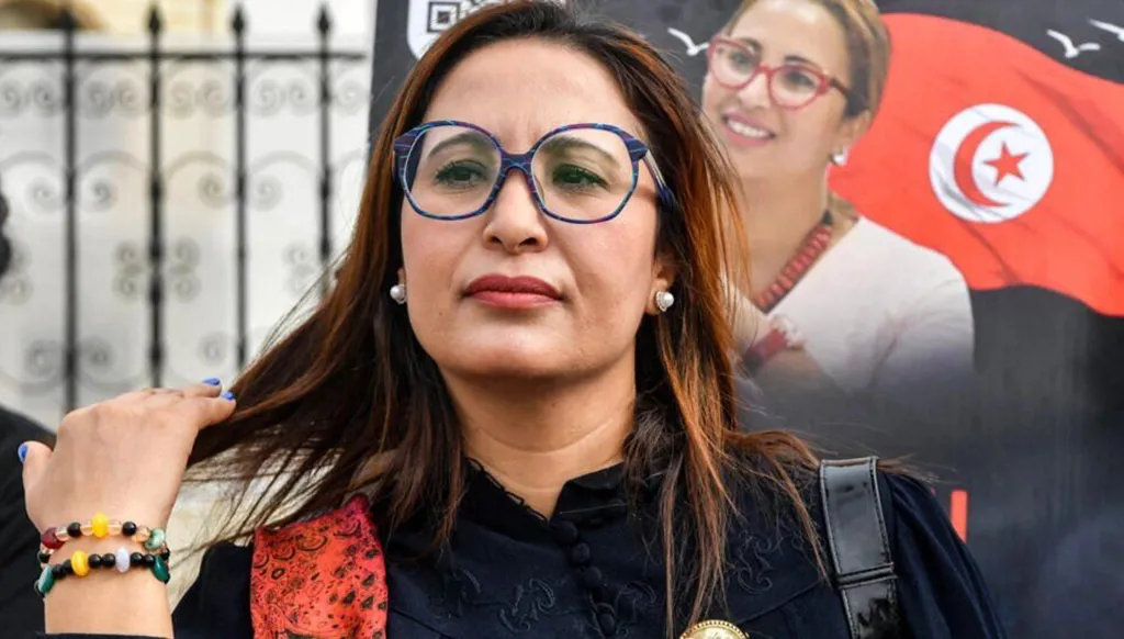 بعد حكم بسجنها 20 عاماً... توقيف الناشطة شيماء عيسى خلال تظاهرة في تونس