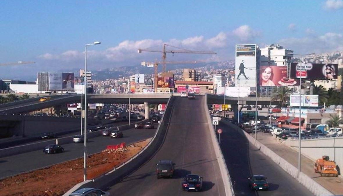 بالفيديو والصور- في الضبية... 19 جريحاً في حادث سير