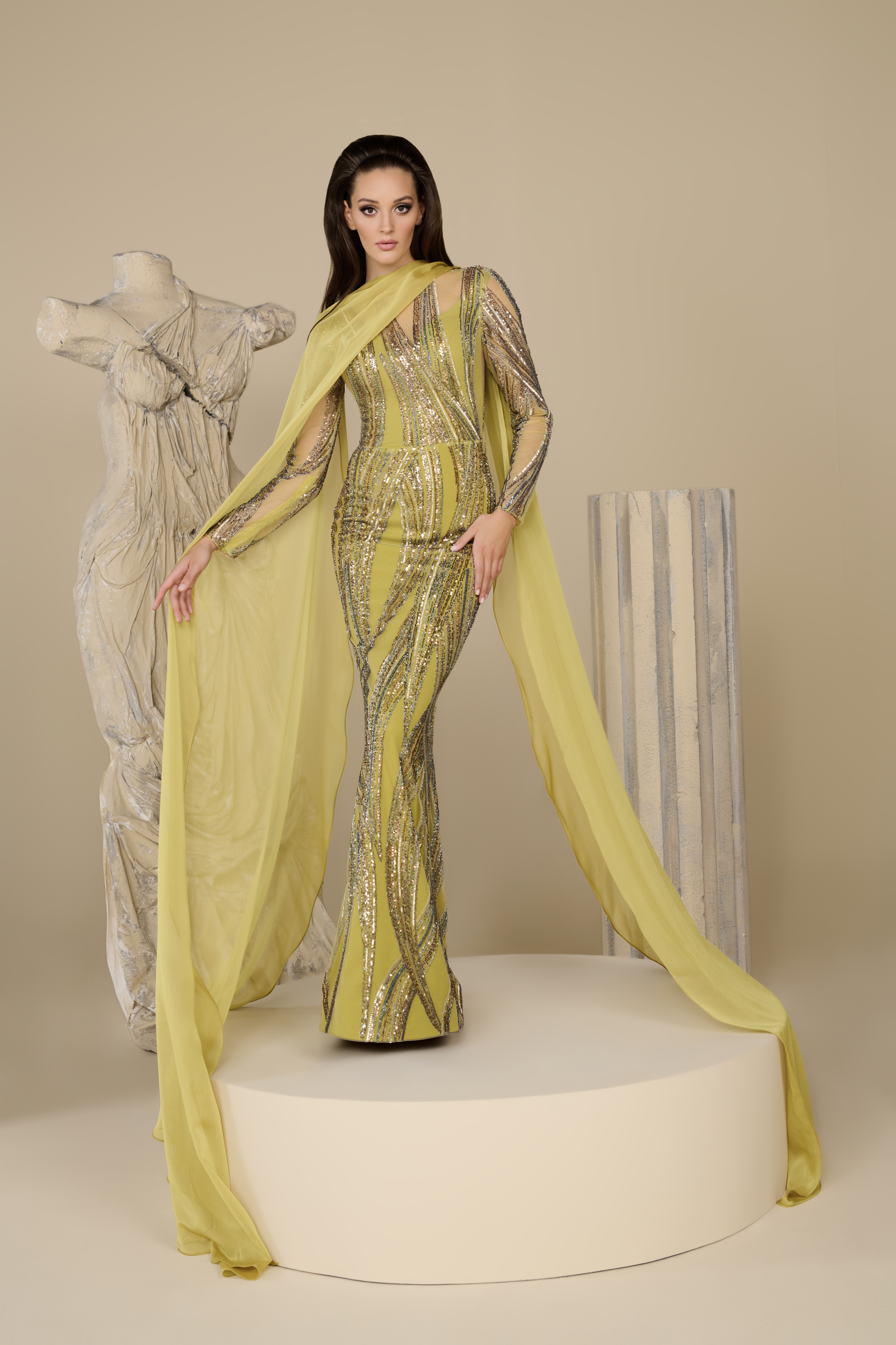 أزياء فؤاد سركيس.