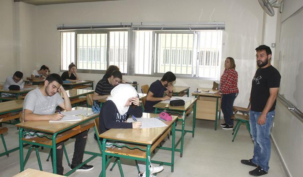 امتحانات رسمية.