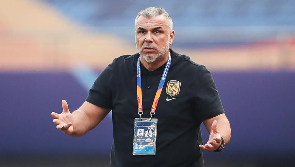 قبل مواجهات حزيران الحاسمة... الإمارات تسلّم المنتخب لخبيرها الروماني