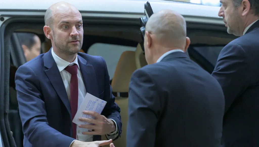 بارو: أبلغت نظيري الإسرائيلي تحفظاتنا عن العملية البرية في لبنان