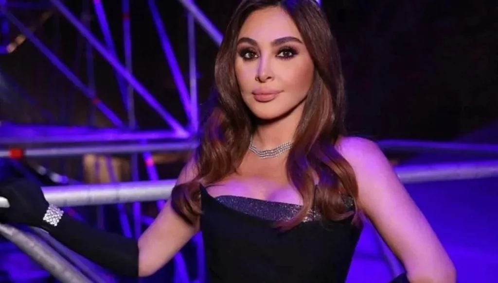 إليسا ترفع شعار "القوات": "على راس السطح" (فيديو)