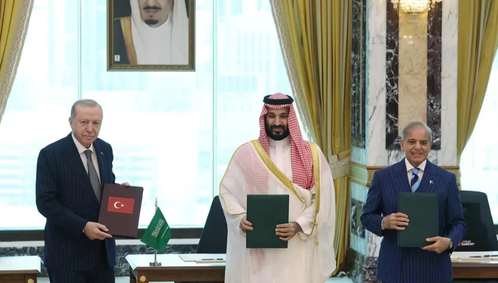 تركيا تريد مصر في "اتفاق مكة"... لماذا تقاوم القاهرة إغراء الأحلاف؟
