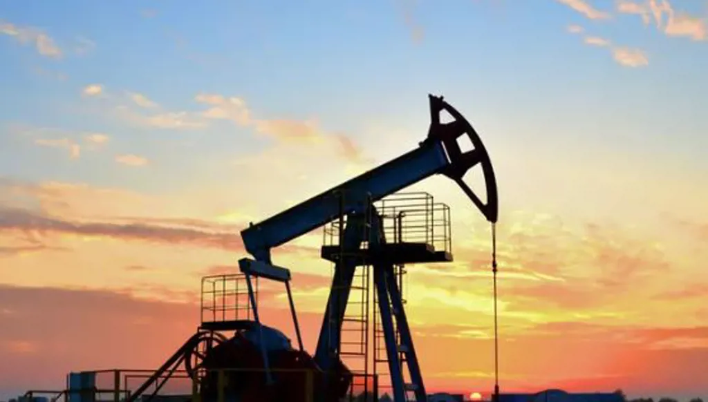 النفط يتراجع بعد اتفاق "أوبك+" على زيادة الإنتاج في أيلول