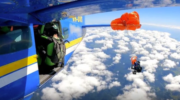 القافز بالمظلة، أدريان فيرجسون (مكتب النقل والسلامة الأسترالي)