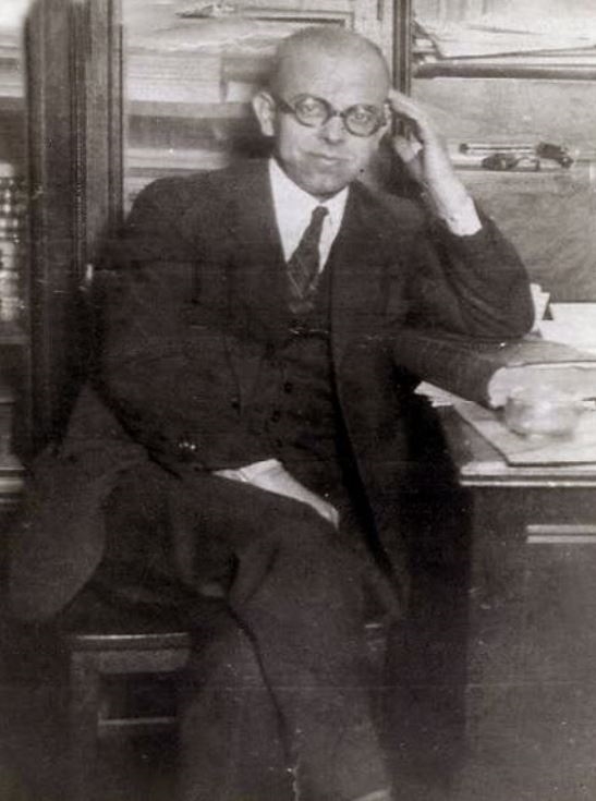 إيليا أَبو ماضي: غالى في قصائد المناسبات