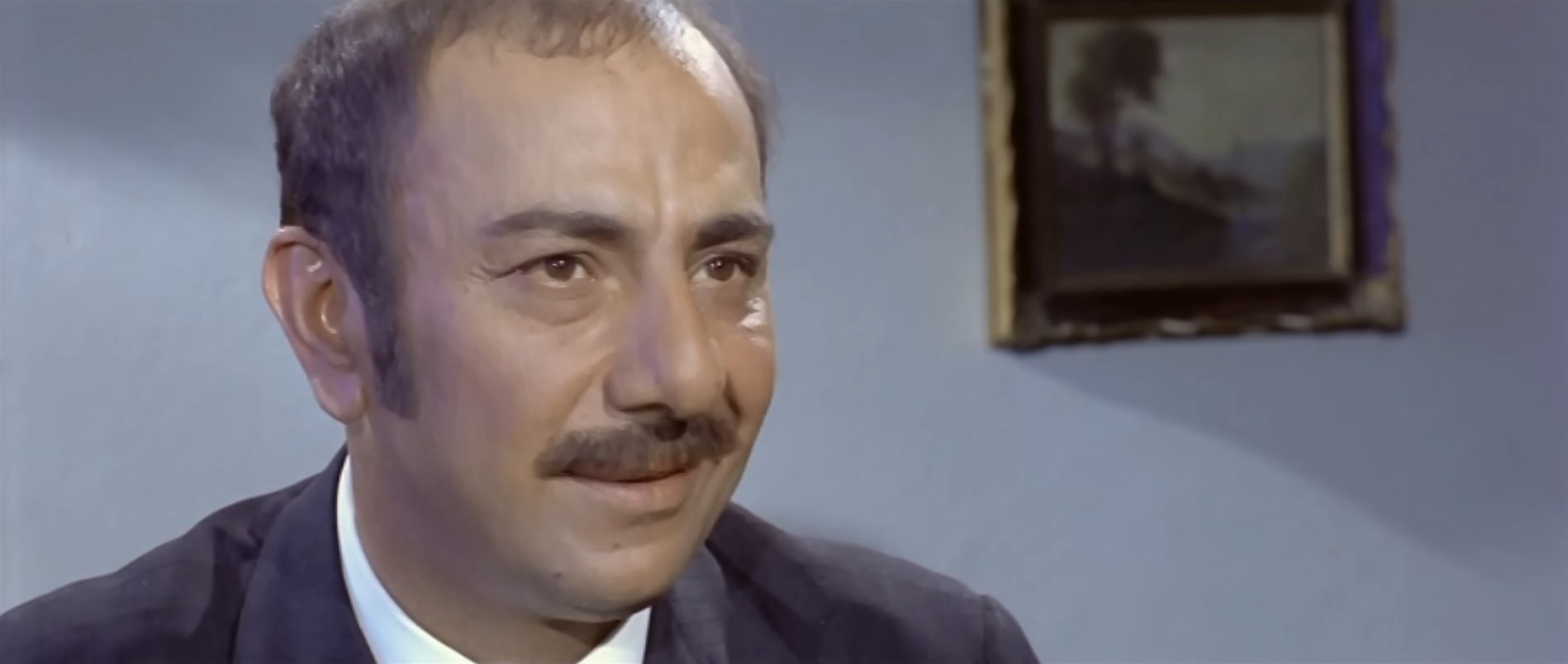 عاصي رئيس البلدية (في فيلم “بنت الحارس“).