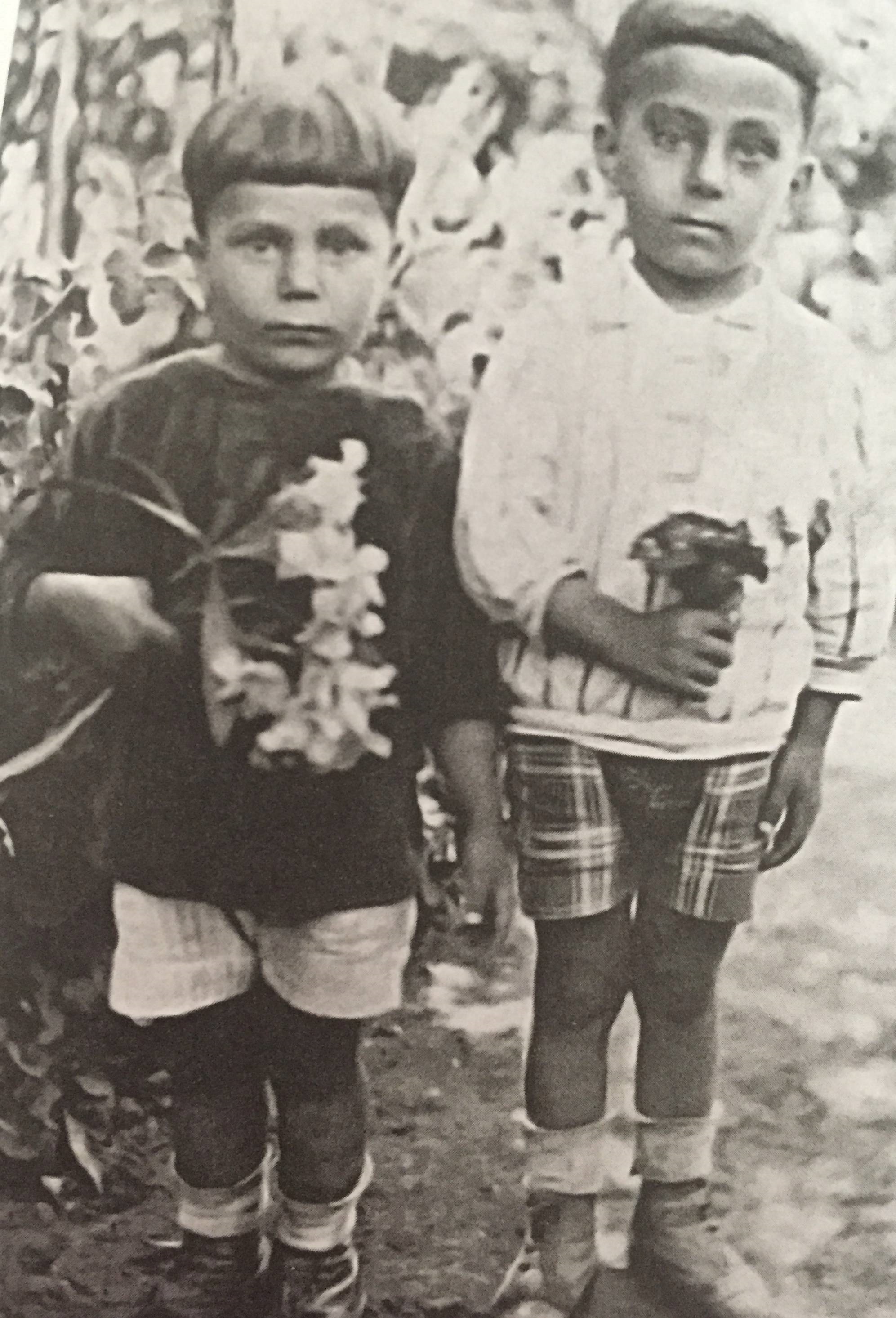 عاصي ومنصور في إِحدى مسرحيات أنطلياس.