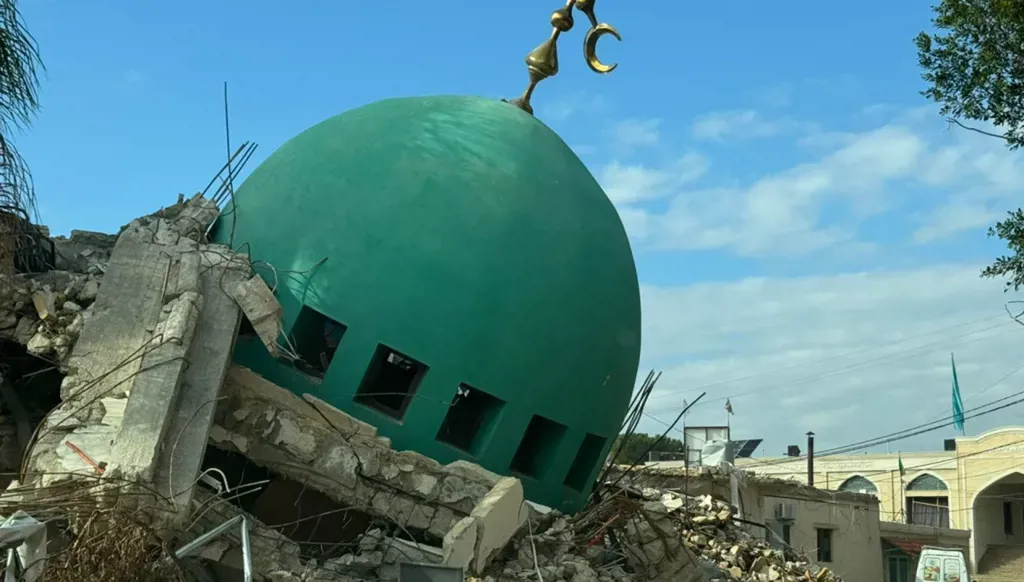 أنقاض الجامع الأثري في كفرتبنيت.