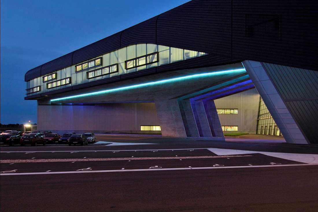 مبنى شركة بي.إِمْ.دبلْيو