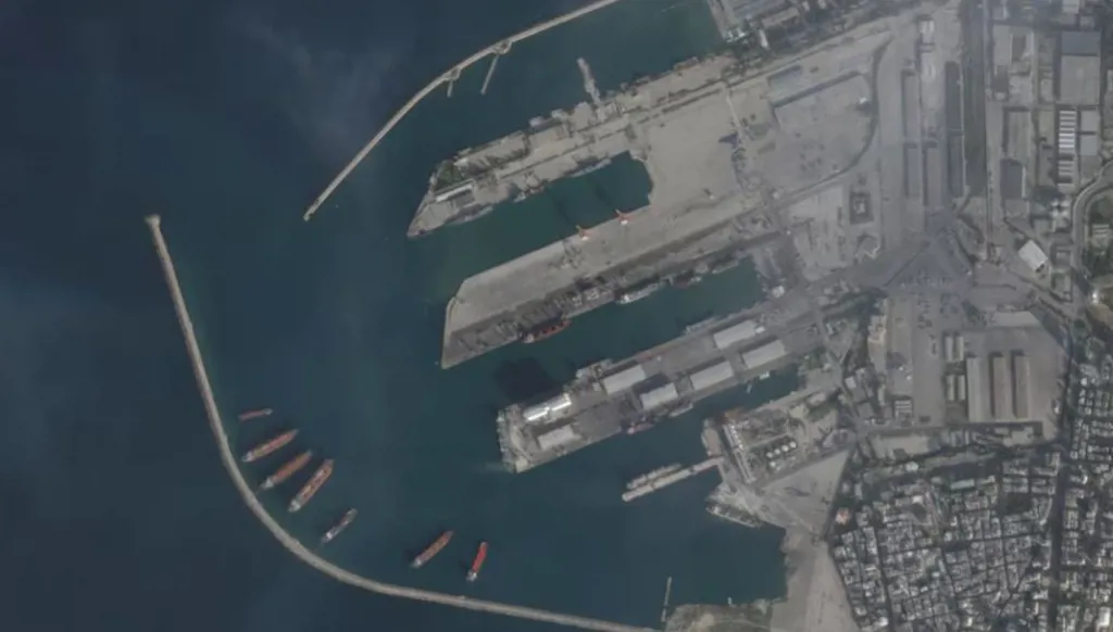 صور الأقمار الصناعية تظهر سفناً للبحرية الروسية راسية قبالة ساحل سوريا