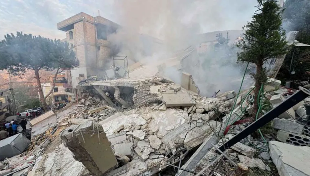 "الضربات الأخيرة غير كافية"... إعلام عبري: نتنياهو سيسعى لإقناع ترامب بتوسيع العمليات ضد "حزب الله"