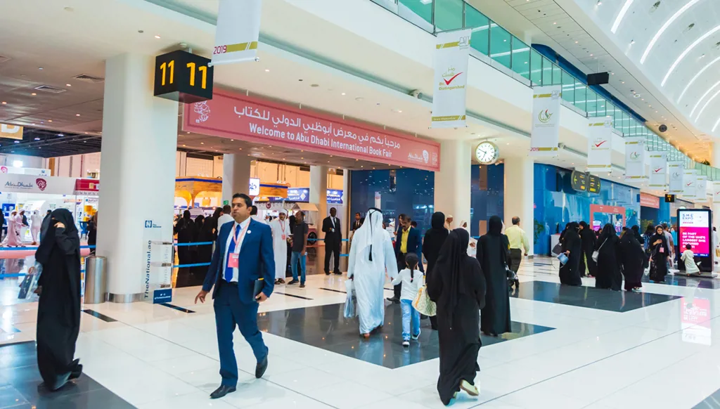 مشاركات خليجية تثري معرض أبوظبي للكتاب بإصدارات فكرية وفنية