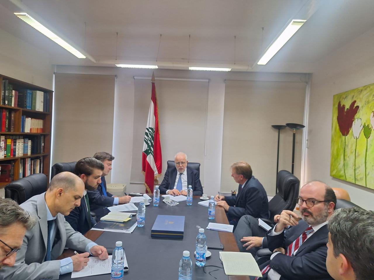 نصار ملتقياً وفد الخزانة الأميركية. (رسمي)