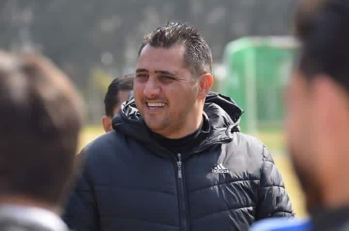 أحمد عزام.