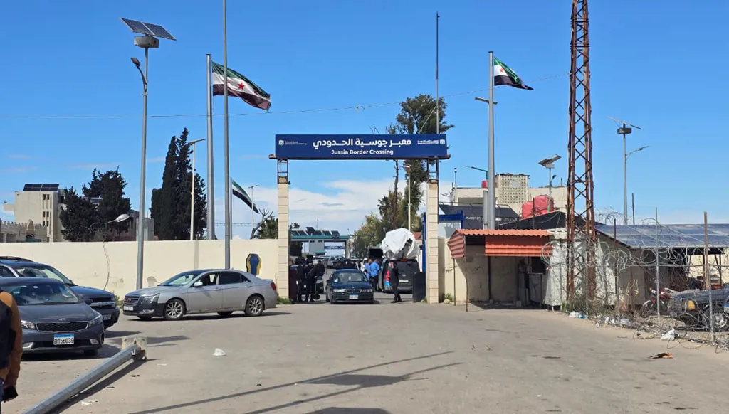 معبر "القاع - جوسيه"... حين تصبح "الرئة الضيقة" ملاذ البلدين