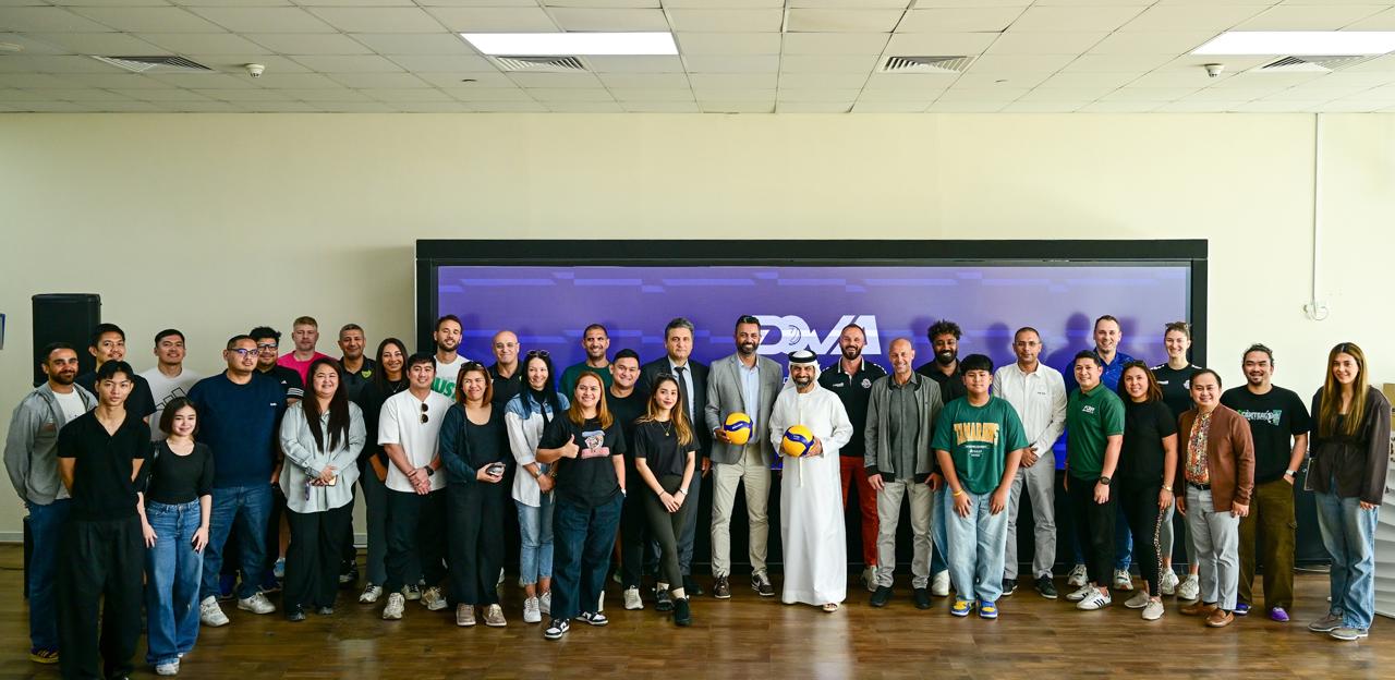 خلال الاجتماع لبطولة دبي المفتوحة لأكاديميات الكرة الطائرة.